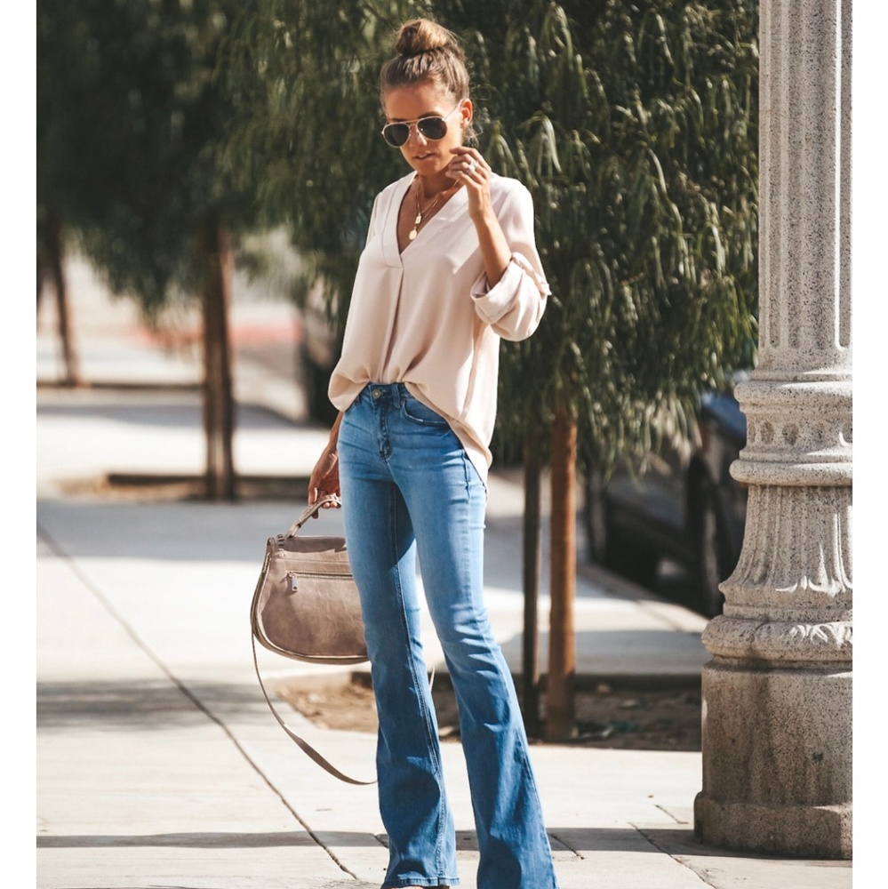GIADA Bell Bottom Jeans - Picture 2 of 8
